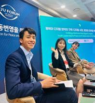 A group of people sitting in chairs
AI-generated content may be incorrect.